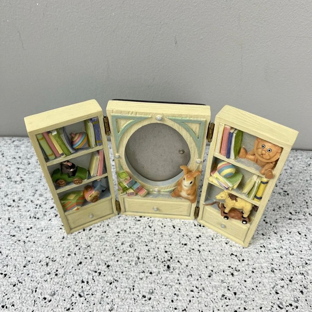 Westland Giftware Nursery Resin 3D Picture‎ Frame Miniature Bookshelf Baby 2000